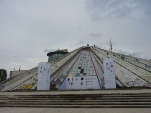 pirámide en Tirana