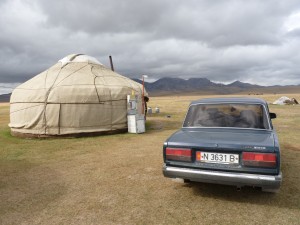 yurta y coche
